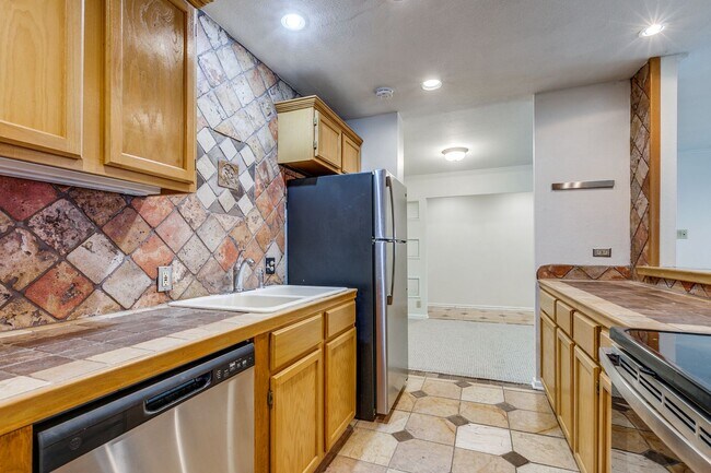 Building Photo - 1 BEDROOM BOUTIQUE APARTMENT