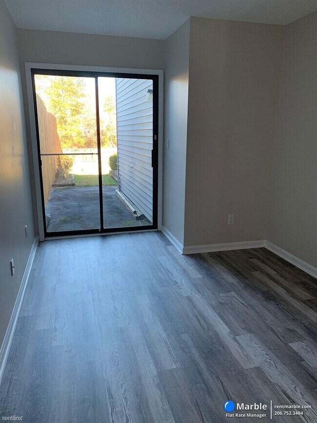 Building Photo - 3 br, 1 bath Townhome - 1426 Dighton Ct