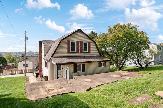 Building Photo - Beautiful 3 bedroom home in Jeannette available July 1!