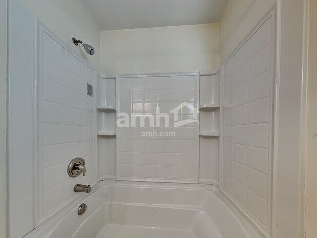 Building Photo - 163 Willow Point Cir