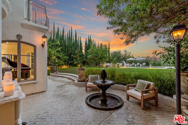 Building Photo - 18875 Pasadero Dr