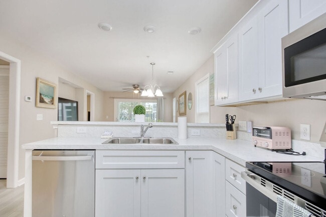 Building Photo - 485 White River Dr