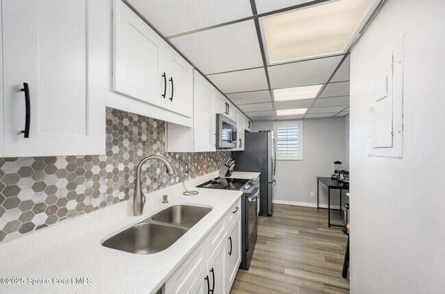 Building Photo - 500 Palm Springs Blvd