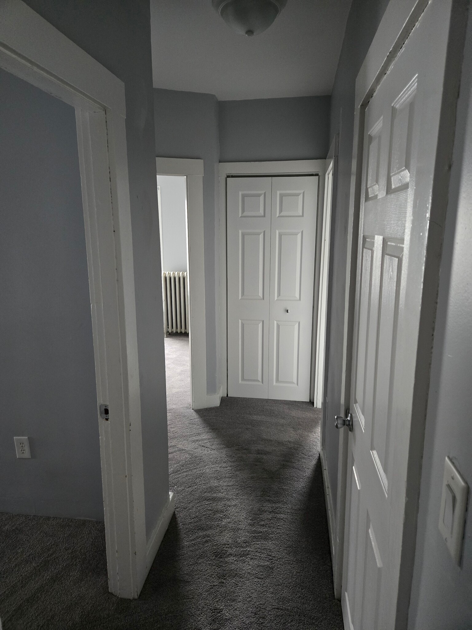 Hall to bedrooms - 33 New St