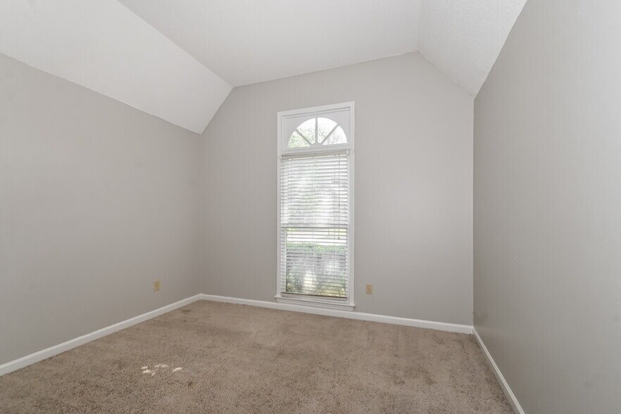 Building Photo - 2055 Bohemia Cove