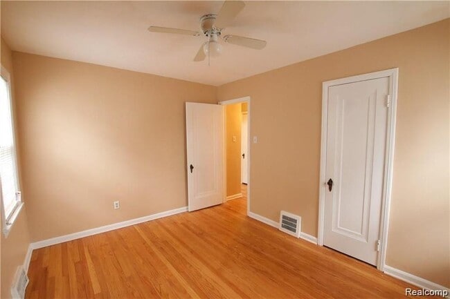 Building Photo - 25369 Ivanhoe Ave