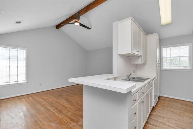 Building Photo - 2347 Sheridan St