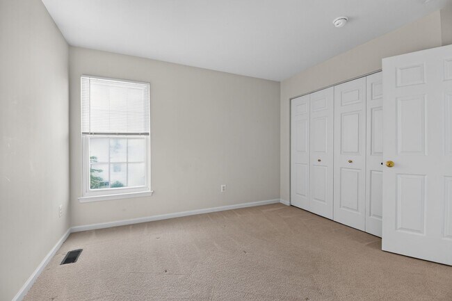 Building Photo - Meticulously maintained & spacious 4 Bd/2 full & 2 half bath home  Home in Dawson's Landing - Pet...