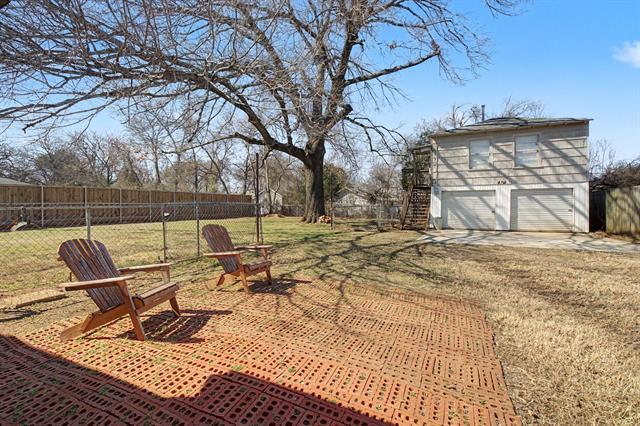 Building Photo - 422 N Pecan St