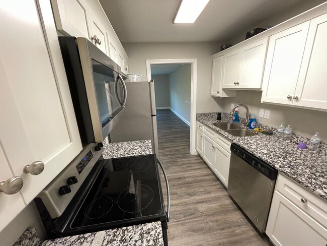 Building Photo - Perfect Condo Home For Lease