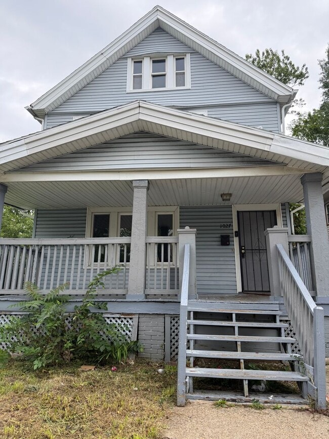 Building Photo - 1027 E 148th St