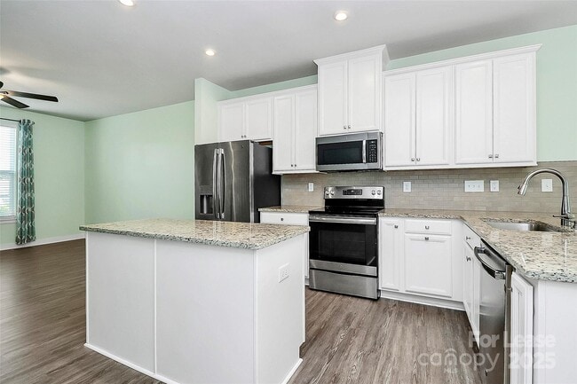 Building Photo - 228 Parkwood Ave