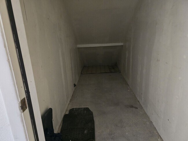 Building Photo - 2037 NE Stephens St