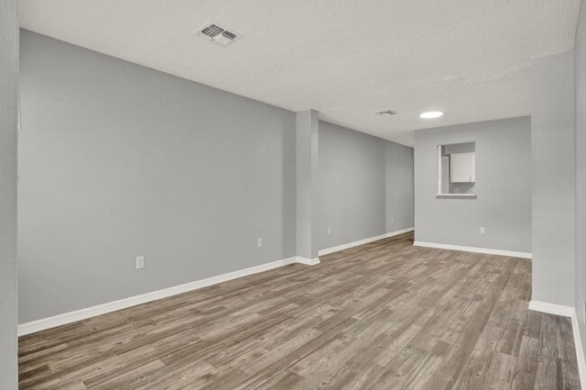 Building Photo - ***Cute 2 Bedroom Apartment in Orange City***
