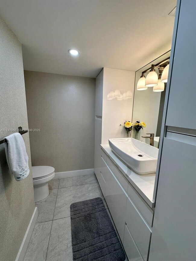 Building Photo - 2751 S Ocean Dr