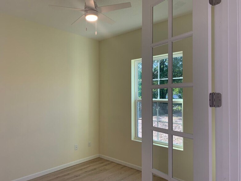 Building Photo - 5871 Collins Rd