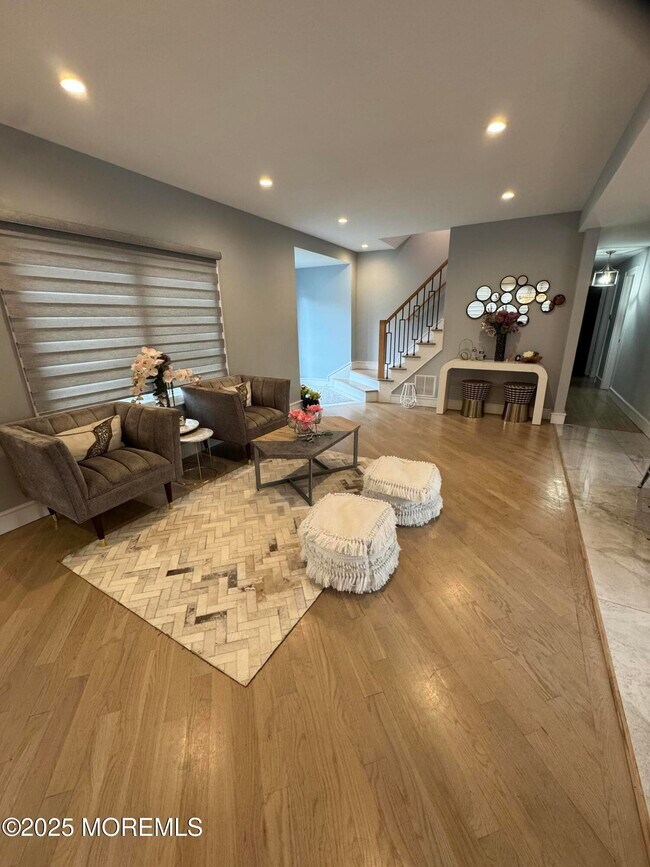 Building Photo - 259 Roosevelt Ave