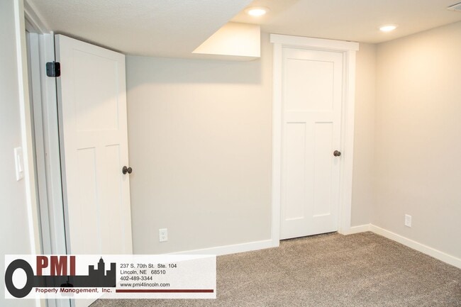 Building Photo - 820 S 38th St