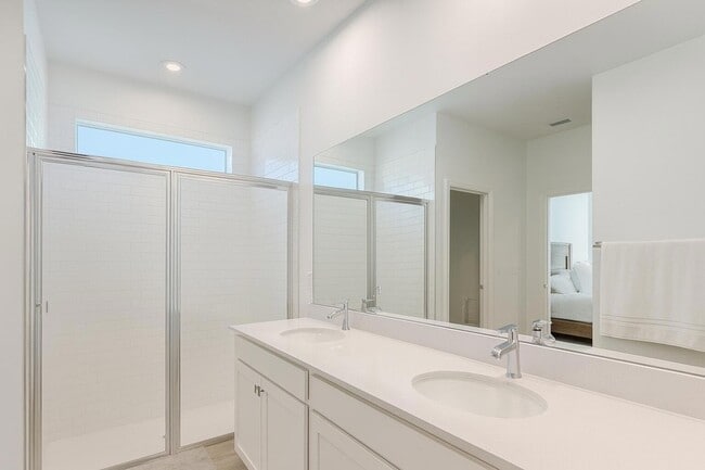 Building Photo - 14406 SW Skye Dr