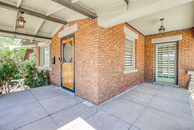 Building Photo - Manhattan Heights Historic District Gorgeous Backyard with Pool and Large House