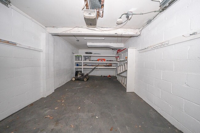 Building Photo - 35 Eastwood Rd