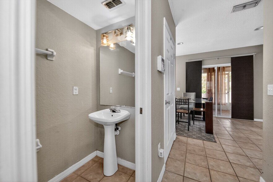 Building Photo - 4204 Plantation Cove Dr