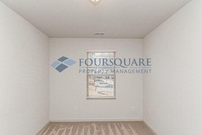 Building Photo - Spacious 3-Bed / 2.5-Bath Townhome with Open Floor Plan & Assigned Parking – Convenient to Downto...