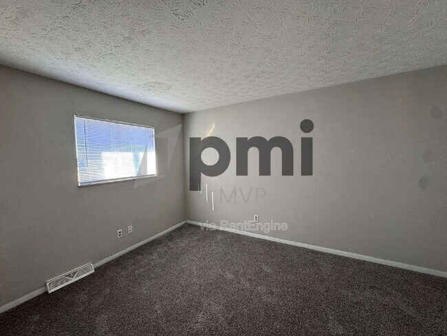 Building Photo - 4056 Carlton Ave