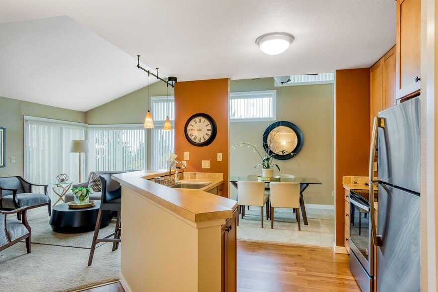 Building Photo - Sunset Summit Apartments