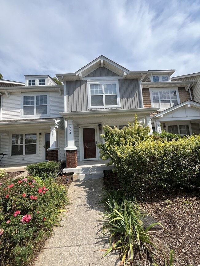 Building Photo - Townhouse in Nashboro Village!