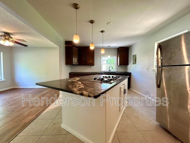 Building Photo - 908 Bilmark Ave