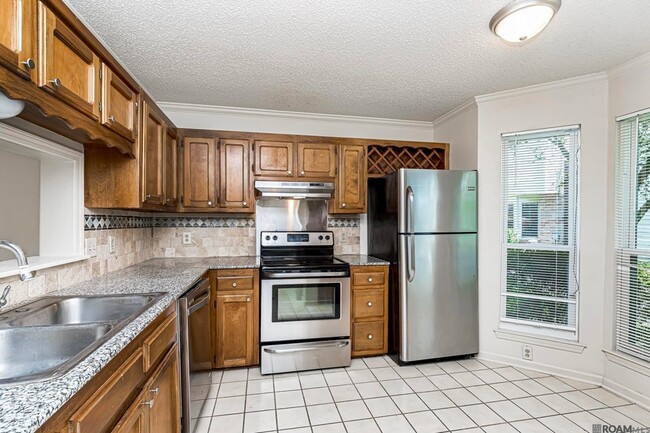 Building Photo - 9821 Siegen Ln