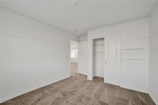 Building Photo - 7425 Glorious Sun Dr
