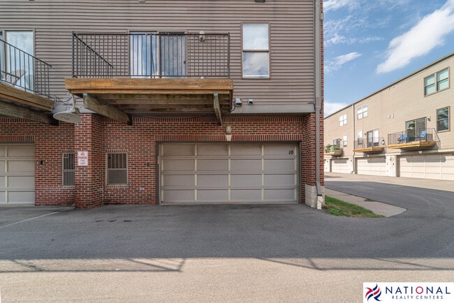 Building Photo - 10 W Bethune St