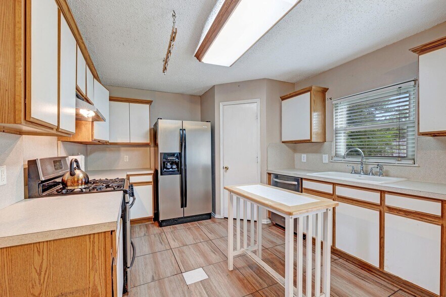 Building Photo - 201 Amber Ridge Dr