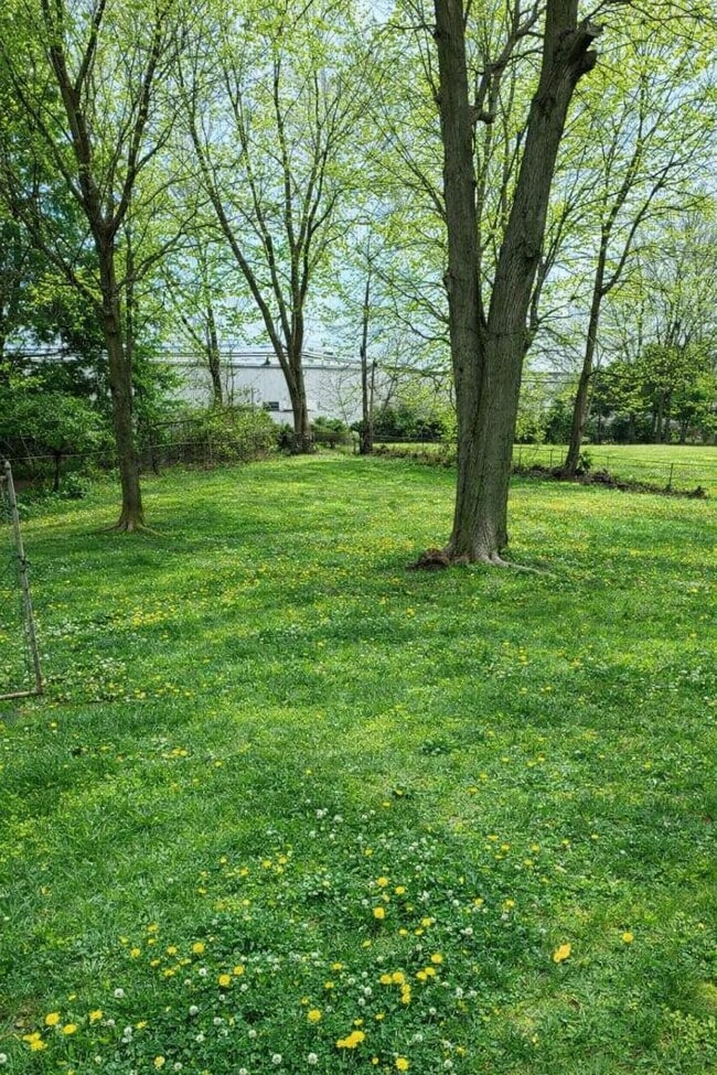 Building Photo - 1102 Asbury Cir E