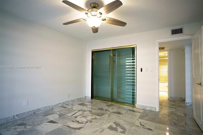 Building Photo - 1925 Brickell Ave