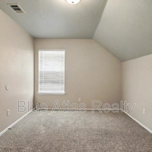 Building Photo - 402 Kings Way Dr