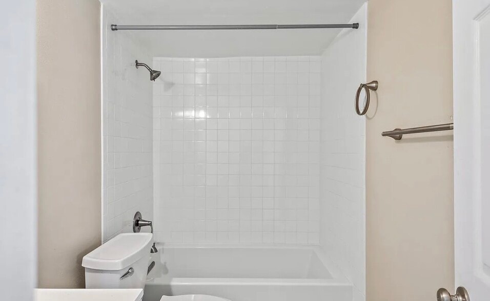 Building Photo - 1826 Metzerott Rd