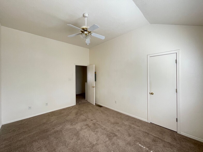 Building Photo - 4505 Deek Dr