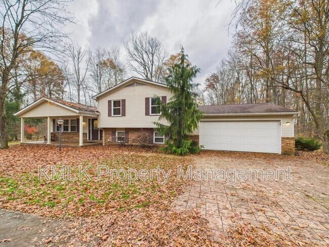 Building Photo - 874 Pleasant St