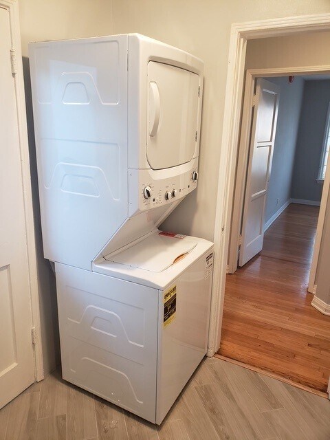 Washer and Dryer in unit - 4219 Creed Ave
