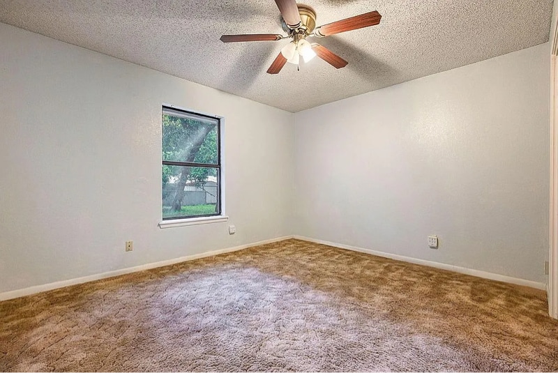 Building Photo - 411 Bluebonnet St
