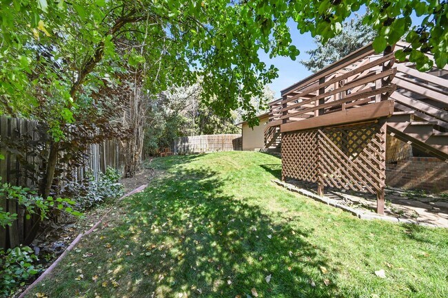 Building Photo - Amazing Arvada Upstairs Duplex Available Now!