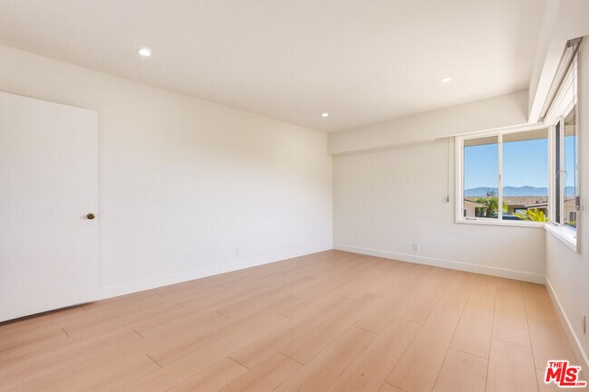 Building Photo - 1682 Larco Way