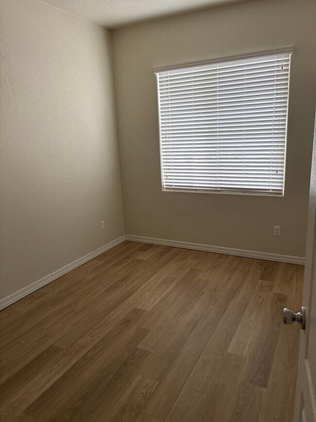 Building Photo - Nice clean three bedroom two bath home
