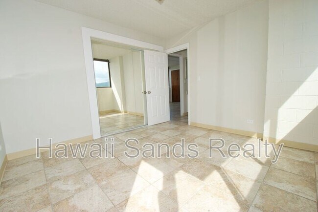 Building Photo - 1040 Kinau St