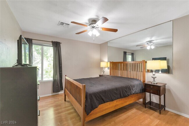 Building Photo - 3472 Townhouse Dr