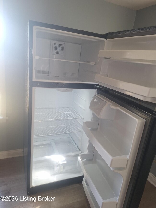 Building Photo - 9217 Alexander Ave