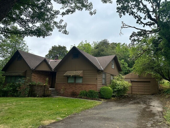 Building Photo - Lewis & Clark Graduate/Law Students ONLY